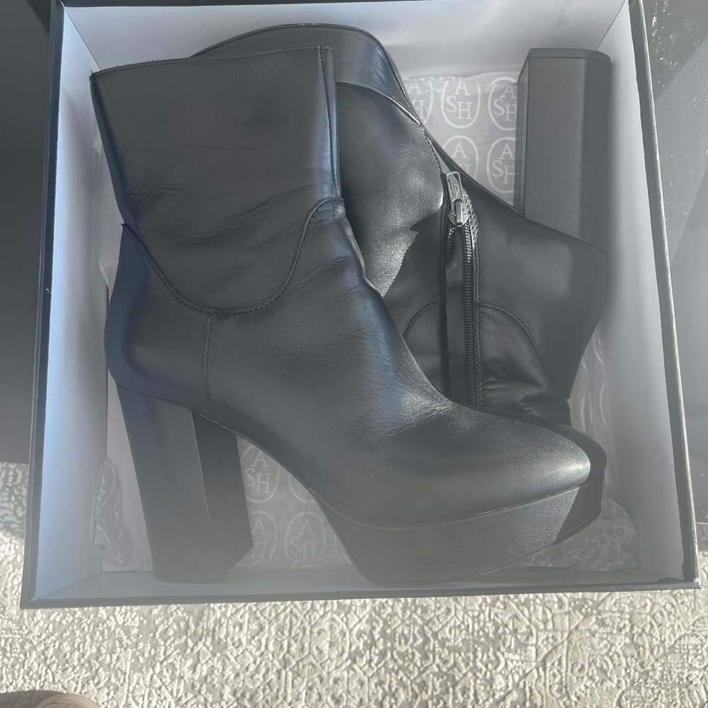 Amazon Platform Boot
ASH - Picture 2 of 10
